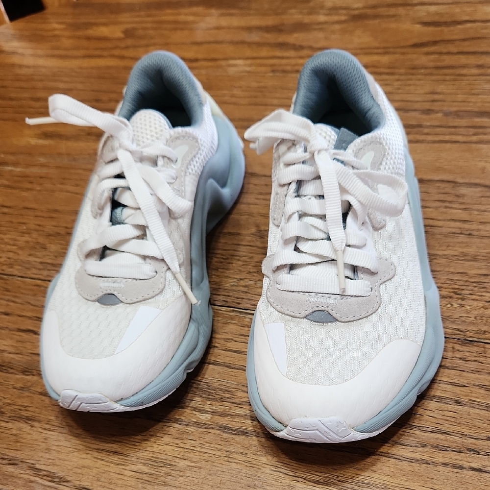Sorel Kinetic Rngd Sneakers Size 6